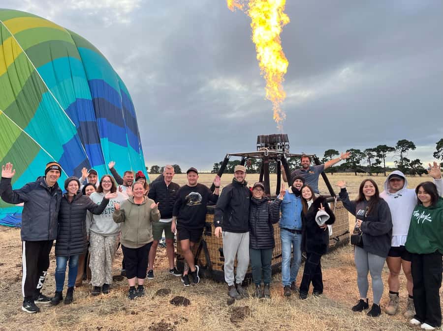Geelong: Balloon Flight at Sunrise with Breakfast - What to wear and what to leave behind