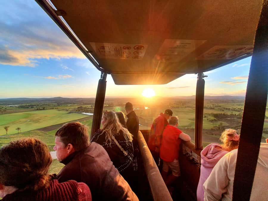 Gold Coast: Hot Air Balloon Flight, Sparkling Wine & Photos - Who will enjoy this most