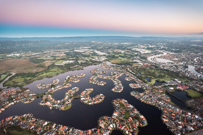 Gold Coast Hot Air Balloon with 5 Star Champagne Buffet Breakfast - Landing, transport, and the breakfast reward
