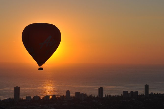 Gold Coast Hot Air Balloon with 5 Star Champagne Buffet Breakfast - One hour over beaches, waterways, and the hinterland