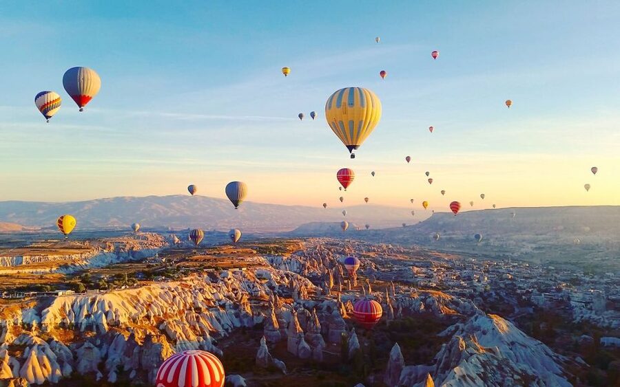 Göreme: Sunrise Hot Air Balloon Flight Over Cappadocia - Watching the balloon come to life