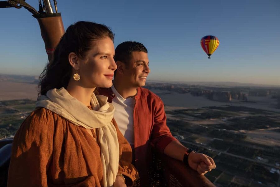 Hegra Al Ula: Sunrise Hot Air Balloon Flight - Seeing Hegra before the day begins