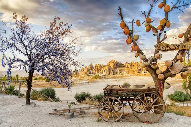 Hot Air Balloon, Best of Red and Green Guided 1-Day Tour - Guides, vehicles, meals, and the rhythm of the day