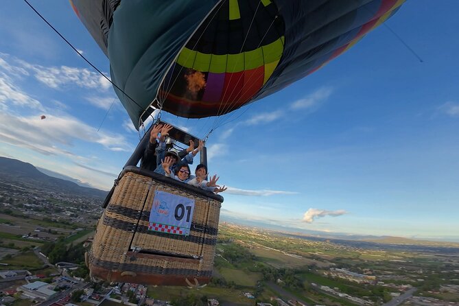 Hot air balloon flight in Teotihuacán + Breakfast in a Cave - Up to two hours at the Pyramid of the Sun and Moon
