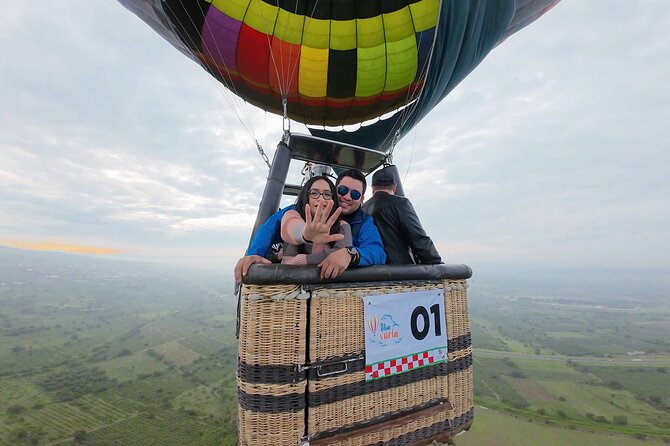 Hot air balloon flight in Teotihuacán + Breakfast in a Cave - Coffee, cookies, and the quiet before takeoff