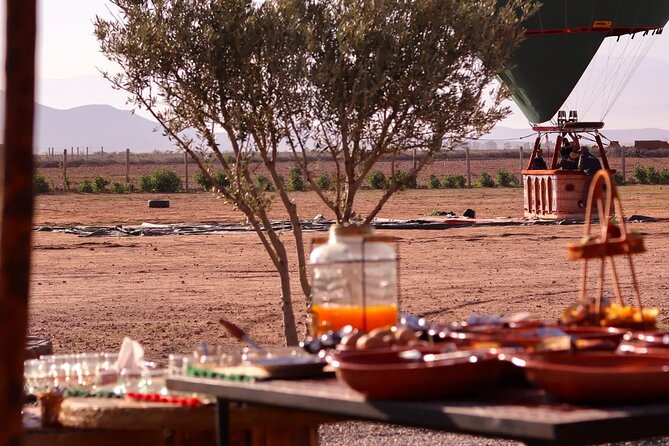 Hot air balloon flight in the desert with camel ride - Strengths and Weak Spots to Weigh
