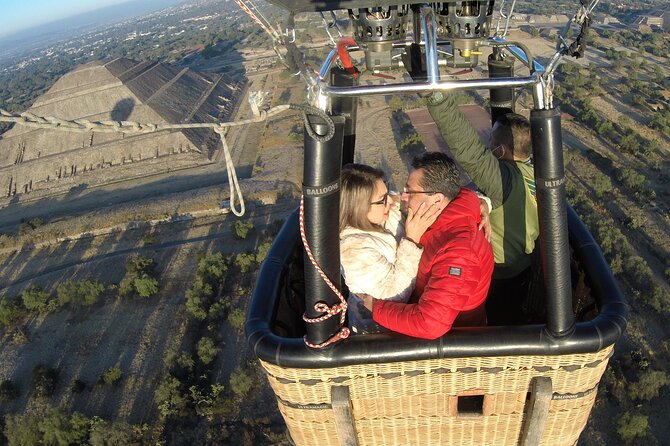 Hot Air Balloon Flight Over Teotihuacan - Landing, toast, and the flight certificate