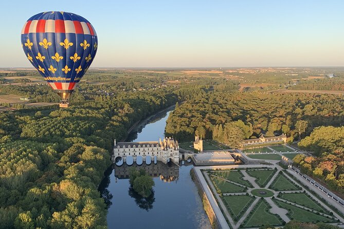 Hot Air Balloon Flight over the castle of Chenonceau / France - Why Chenonceau is best seen from a balloon