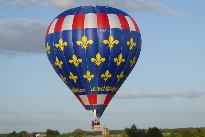 Hot Air Balloon Flight over the castle of Chenonceau / France - One hour above the Loire Valley