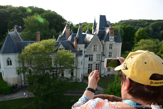 Hot Air Balloon Flight over the castle of Chenonceau / France - Who will enjoy this flight most
