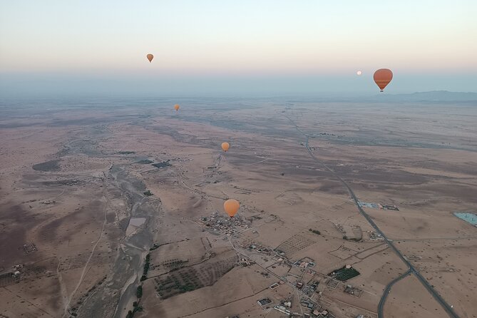 Hot air balloon flight to Marrakech in a small group. Breakfast - Leaving Marrakech before sunrise