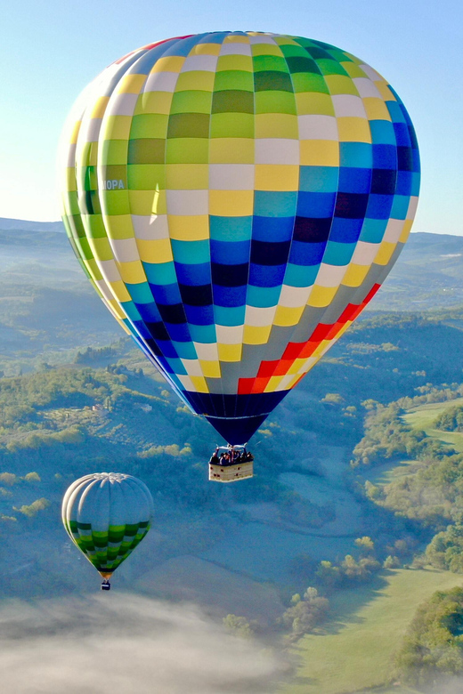 Hot Air Balloon Flights near San Gimignano - Watching the balloon come to life