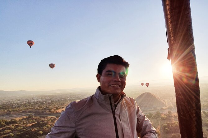 Hot air balloon from CDMX and Restaurant la Gruta (ORIGINAL) - Key points at a glance