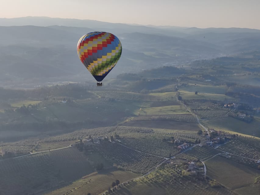 Hot Air Balloon, Pienza, Montalcino, Val D'orcia - Watching the Balloon Take Shape