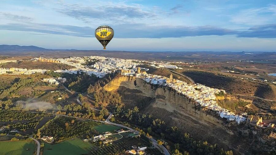 Hot air balloon ride in Antequera (Malaga) - Helping inflate the balloon