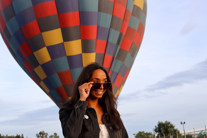 Hot air balloon ride with breakfast in Cueva from CDMX - Landing, sparkling wine, and cave breakfast