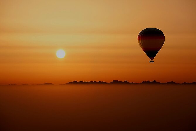 Hot Air Balloon Ride With Gourmet Breakfast and Falcon Show - Who will enjoy this desert morning most?