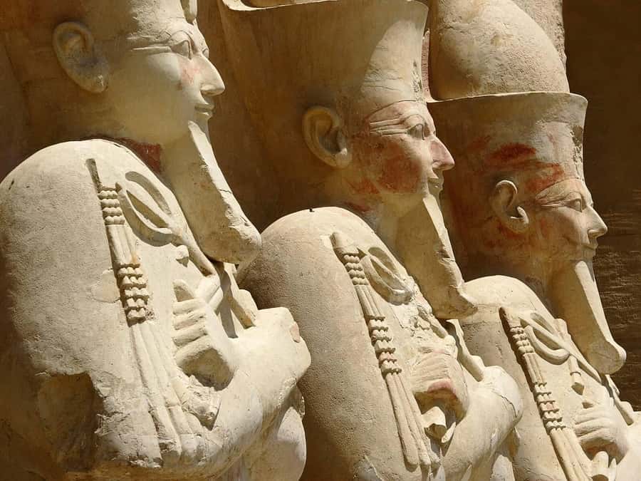 Hot-air Balloon Visit Kings Valley Tombs Hatshpsuit Boatride - A 30-minute stop at the Colossi of Memnon