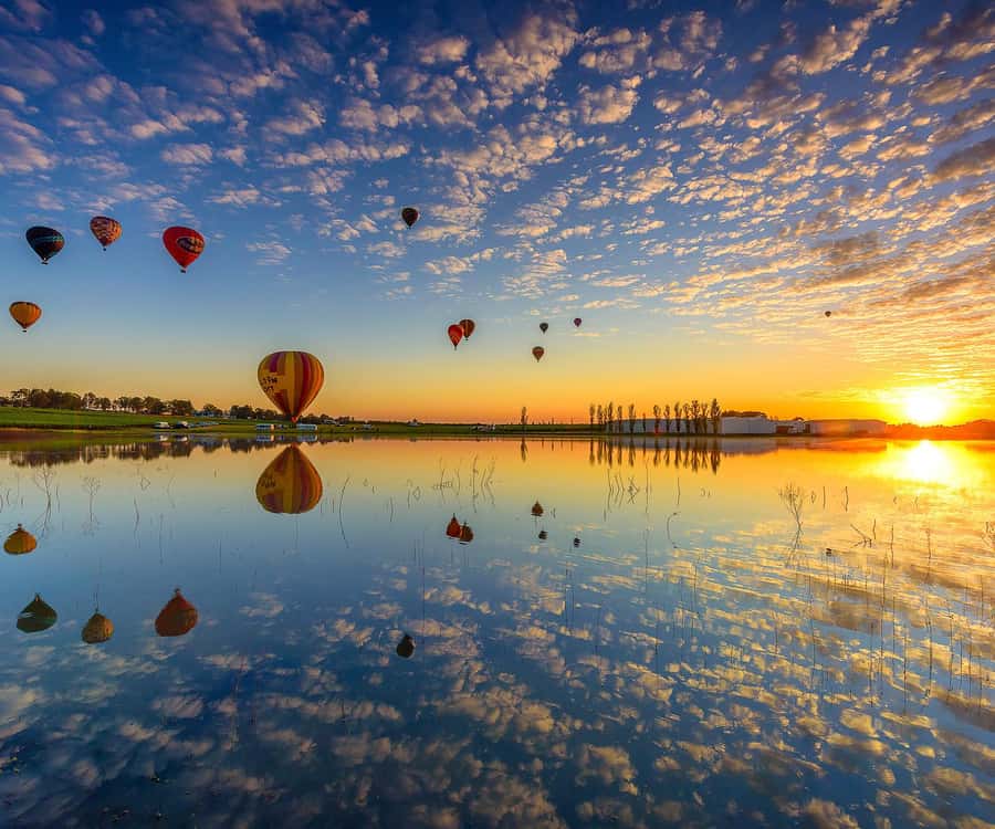 Hunter Valley: Sunrise Balloon Ride with Bubbly Breakfast - The early meeting time and balloon preparation