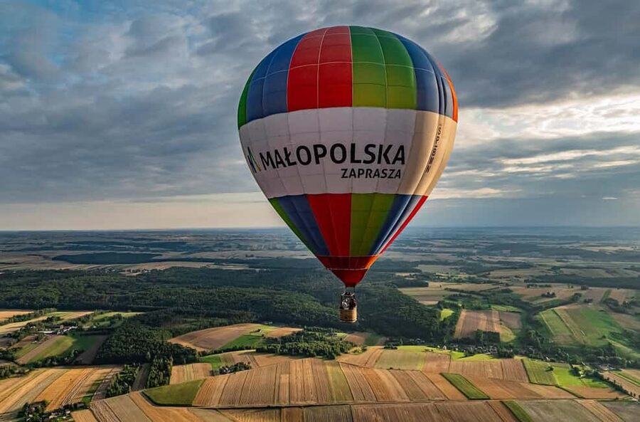 Kraków: Hot Air Balloon Exclusive Tour with Champagne - Why the four-hour timing matters