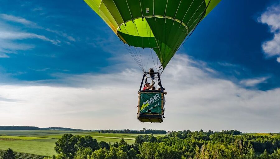 Kraków: Hot Air Balloon Exclusive Tour with Champagne - What the crew adds to the experience