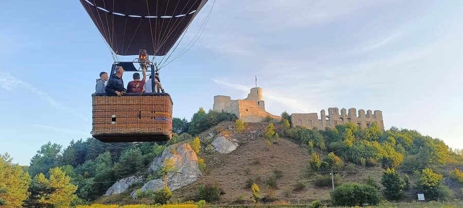 Kraków: Hot Air Balloon Exclusive Tour with Champagne - Clothes, cameras, and what to leave behind