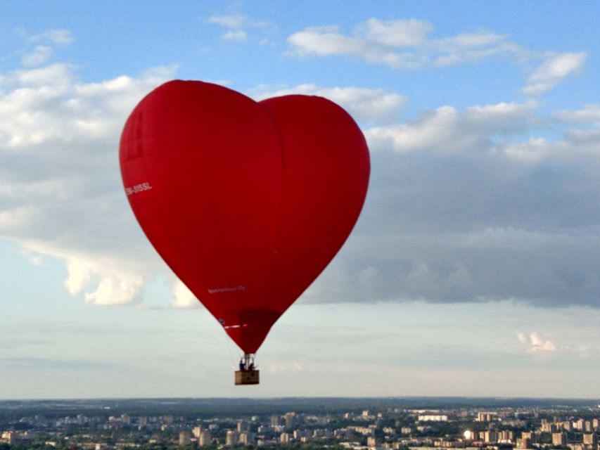 Kraków: Hot Air Balloon Exclusive Tour with Champagne - From meeting point to takeoff