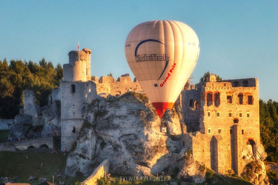 Kraków: Hot Air Balloon Flight with Champagne - Ten minutes of safety training before takeoff