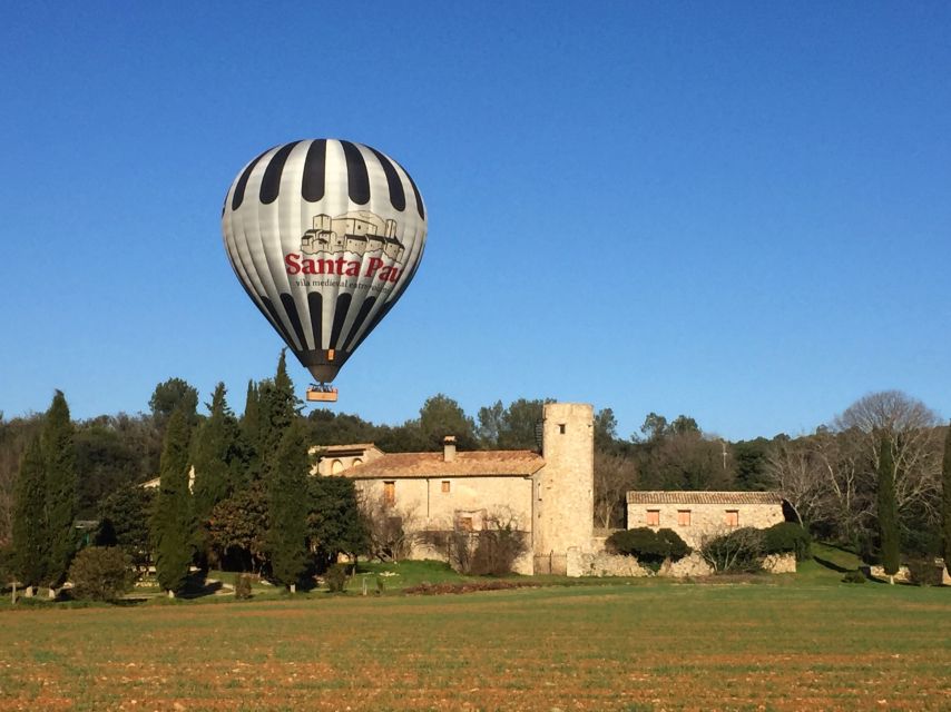 La Garrotxa Volcanoes Half-Day Hot Air Balloon Flight - Landing and the return to base