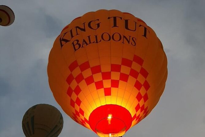 Luxor: Hot Air Balloon Ride before Sunrise - Rising over Luxor as the sun comes up