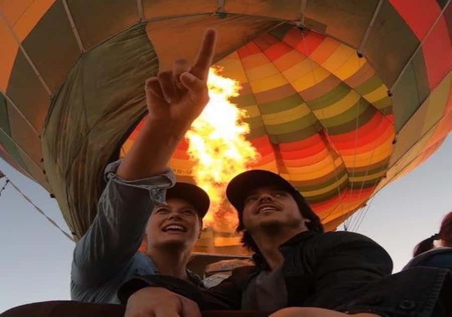 Luxor: Hot Air Balloon Ride Over Temple of Hatshepsut - Coffee, safety instructions, and balloon preparation