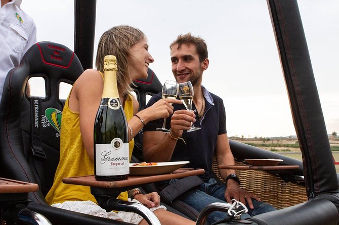 Luxury Balloon Tour in Tuscany - Landing and the sparkling-wine toast
