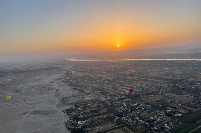 Luxury Sunrise Balloon Ride in Luxor with Hotel Pickup - The short flight over Luxor
