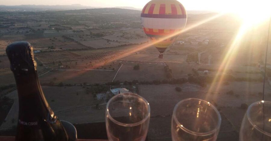 Mallorca: Private Hot Air Balloon Ride - Preparing the balloon and lifting off