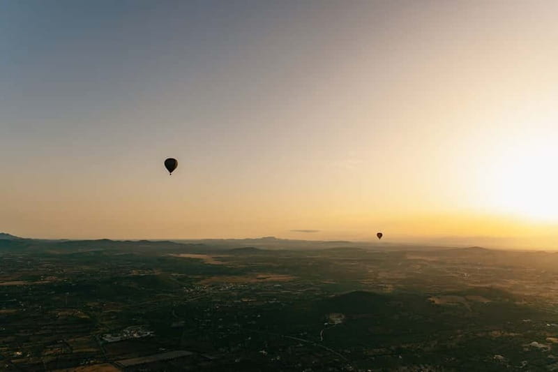 Mallorca: Sunrise or Sunset Hot Air Balloon Flight - Sunset offers a slower, more social mood