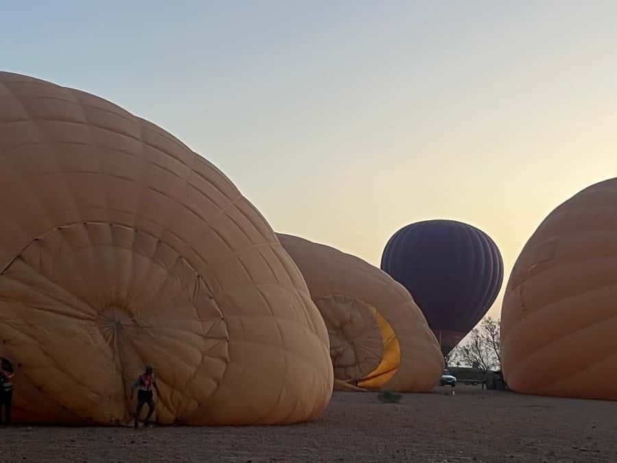 Marrakech: Hot Air Balloon Flight with Breakfast - Watching the balloons come alive