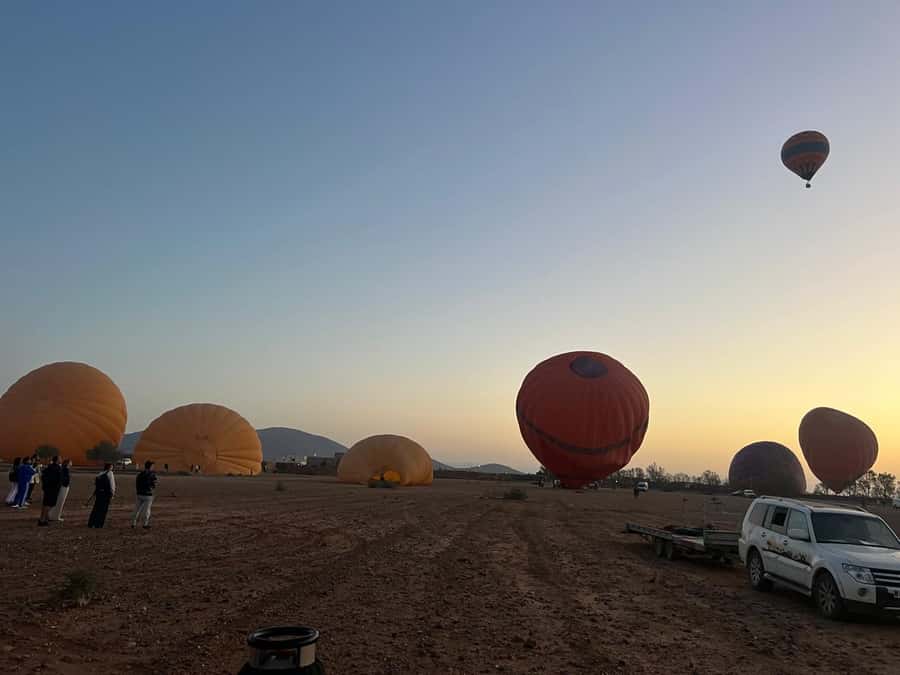 Marrakech: Hot Air Balloon Flight with Breakfast - The guides and crew shape the mood