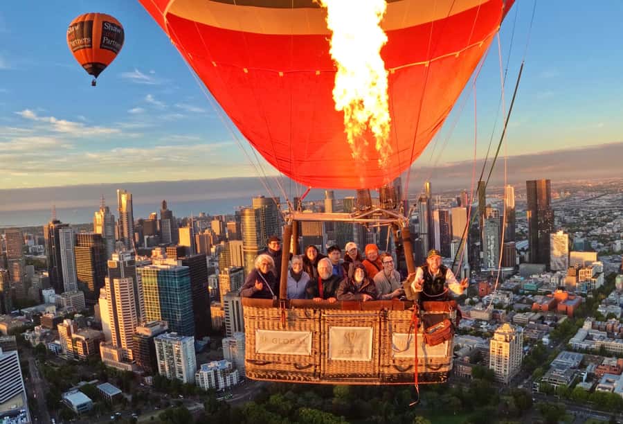Melbourne: 1-Hour Hot Air Balloon Flight at Sunrise - Before Dawn at Pullman Melbourne on the Park