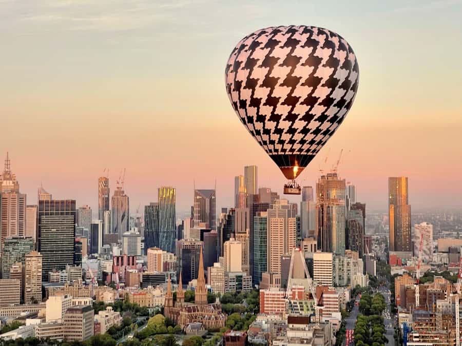 Melbourne: 1-Hour Hot Air Balloon Flight at Sunrise - Helping Inflate the Balloon Before Lift-Off