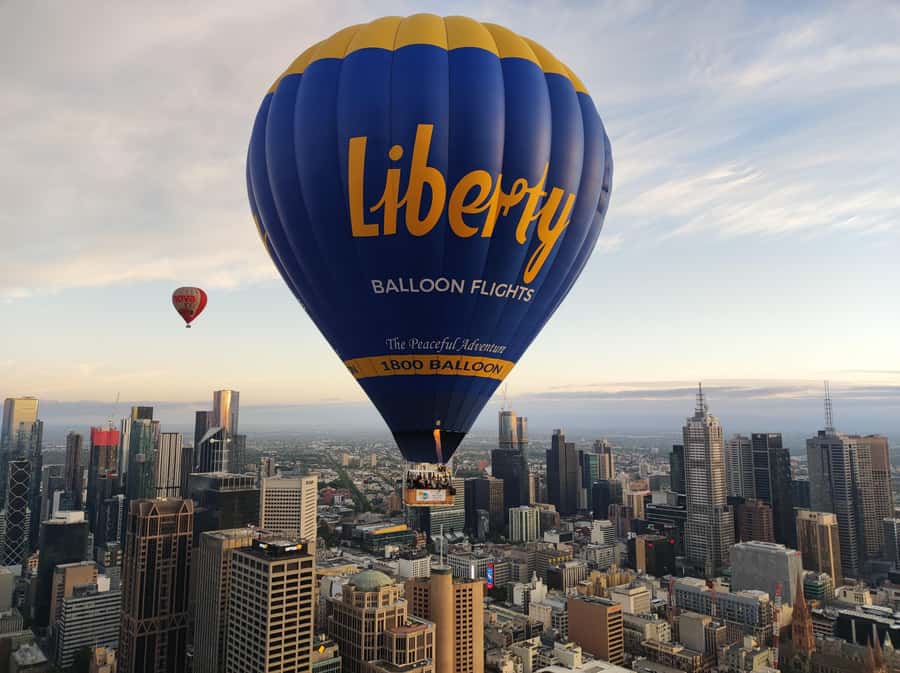 Melbourne: Balloon Flight at Sunrise with Breakfast - Language, cancellation, and practical planning