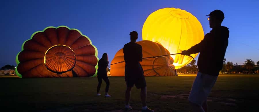 Melbourne Premium Balloon Flight 5-Star Champagne Breakfast - What the two-hour balloon segment includes