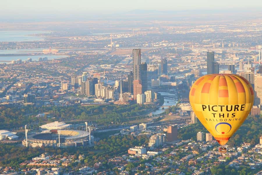 Melbourne: Sunrise Hot Air Balloon Experience with Breakfast - Key points at a glance