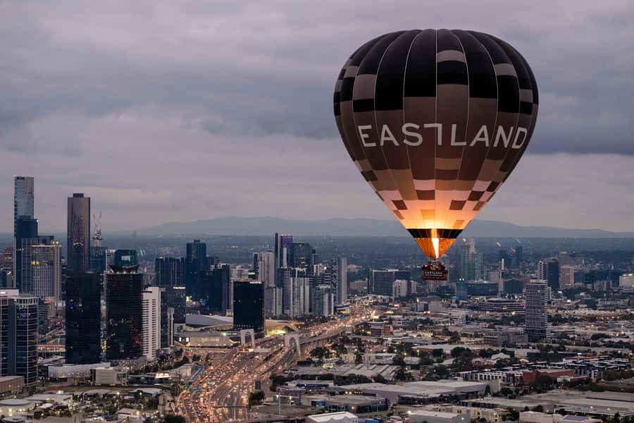 Melbourne: Sunrise Hot Air Balloon Experience with Breakfast - Meeting at the Sofitel before sunrise