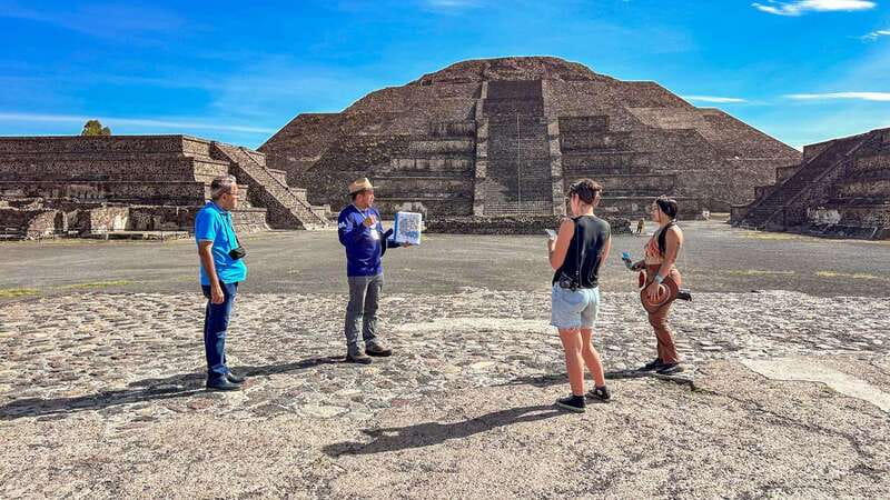 Mexico City: Balloon Flight, Teotihuacan & Guadalupe Shrine - Toasting the flight with breakfast