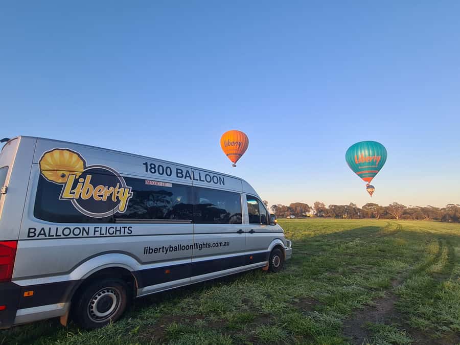 Perth to Northam: Balloon flight including shuttle bus - Meeting the crew in Northam