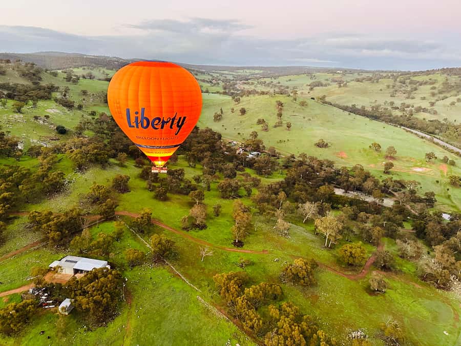 Perth to Northam: Balloon flight including shuttle bus - Leaving Perth before dawn