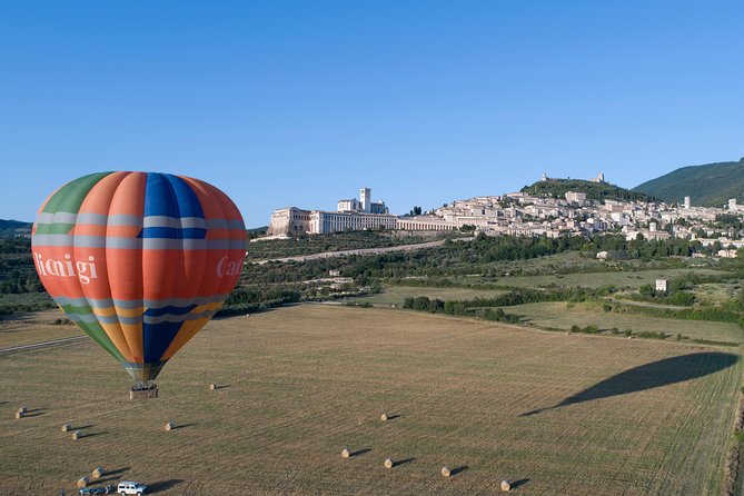 Professional hot air balloon rides at Assisi, Trasimeno in Umbria - One hour over the Umbrian Valley