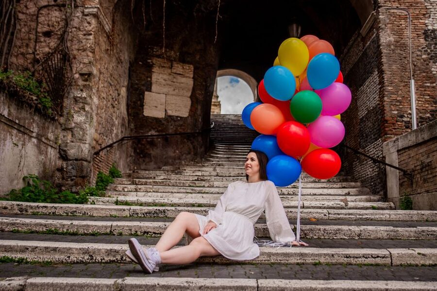 Rome: Professional Photoshoot With Balloons - Posing help without stiff school-photo smiles