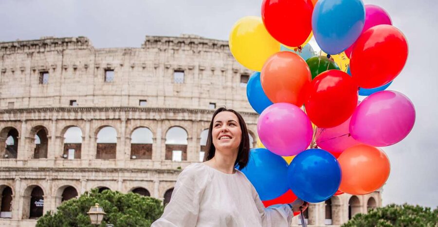 Rome: Professional Photoshoot With Balloons - Why the Colosseum works so well for portraits