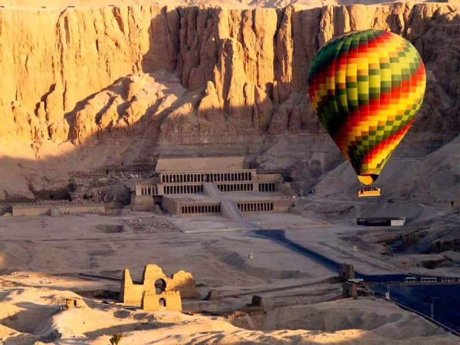 Safaga: Overnight Trip to Luxor with Balloon Ride & Hotel - Karnak and the Theban triad
